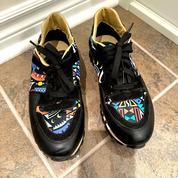 Shoes - Picture 2 of 4